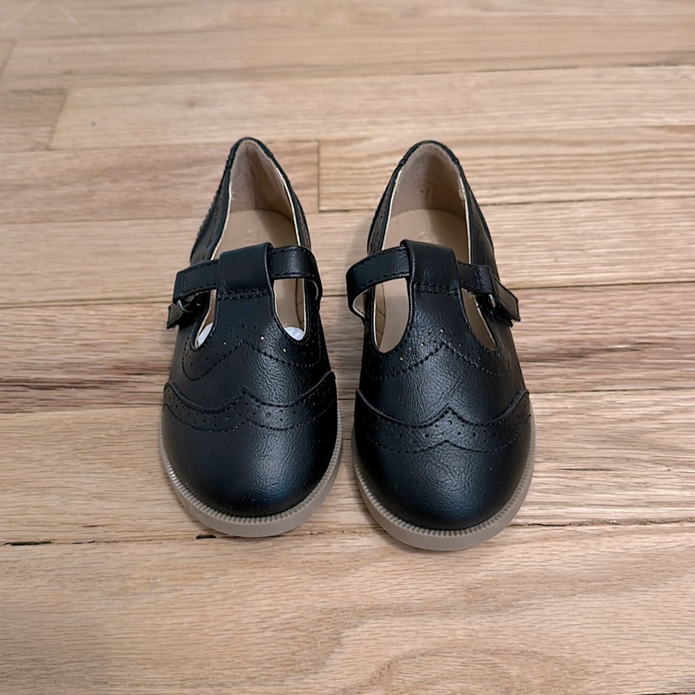 T strap black Mary Jane’s OLD NAVY size 7. NWOT